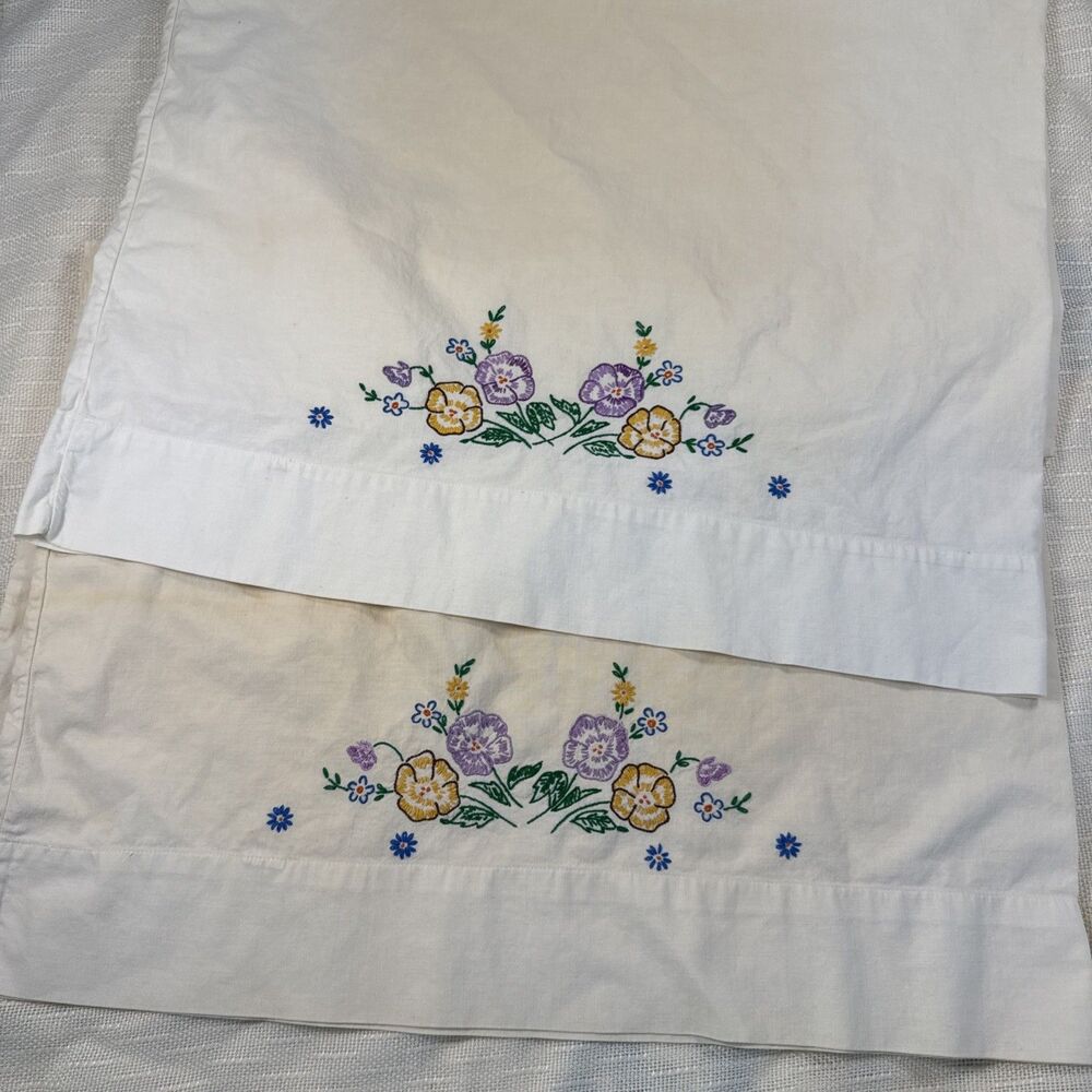 Vintage Hand Embroidered Pillowcase Floral Design Flowers Read